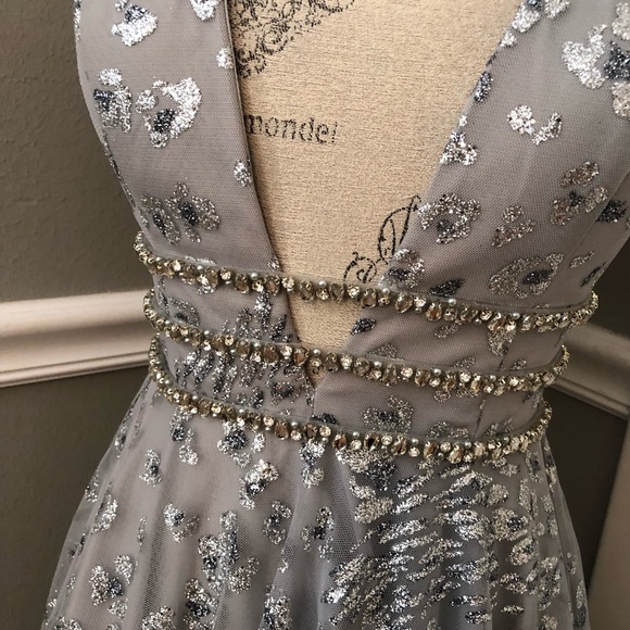 NEW JOVANI JVN SZ 2 SILVER JEWELED DEEP V FORMAL EVENING GOWN - Picture 7 of 16